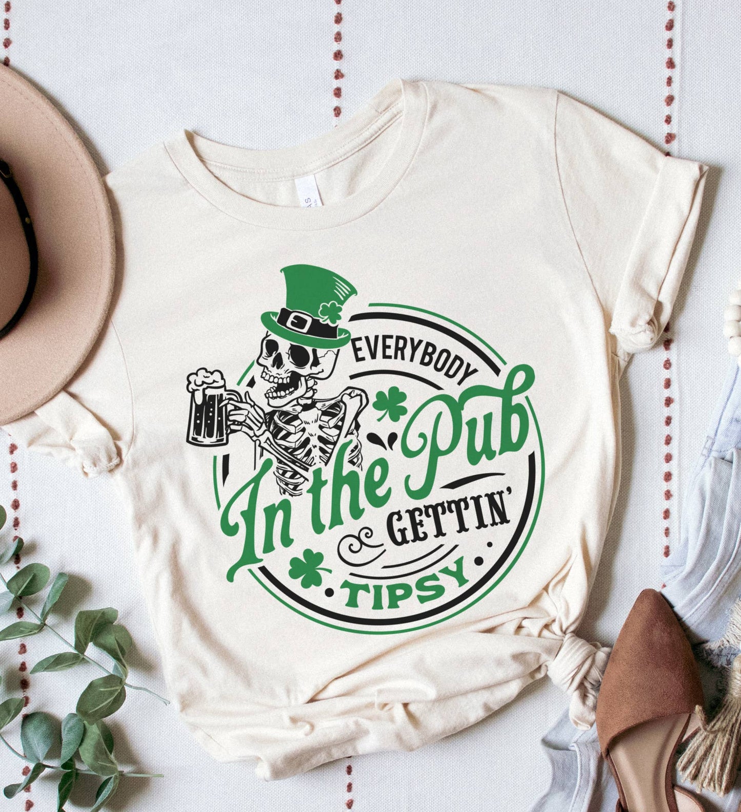 St. Pattys Everybody In The Pub Vintage Graphic Tee