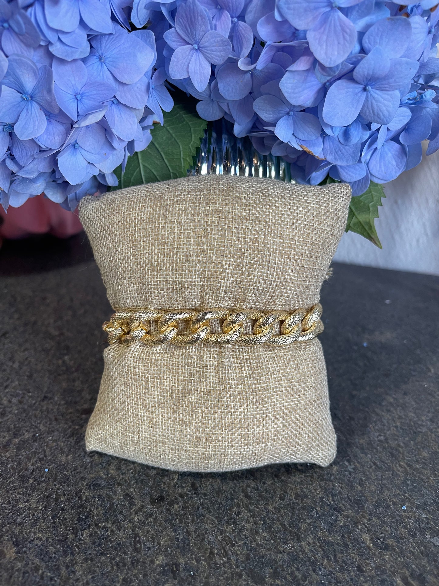 Gold twist diamond cut 8" bracelet