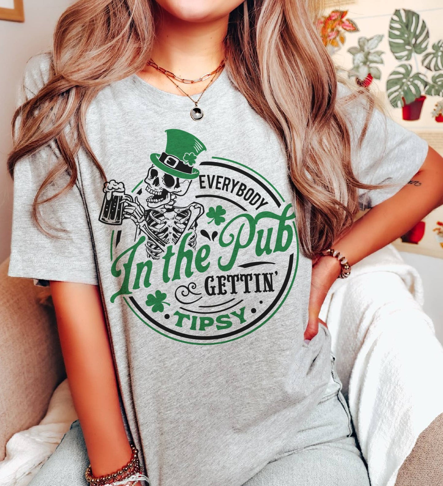 St. Pattys Everybody In The Pub Vintage Graphic Tee